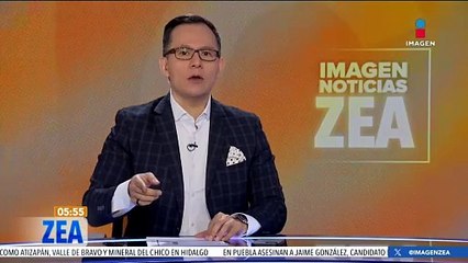 Graban a policía ebrio orinando junto a su patrulla en Puebla