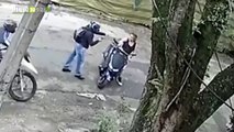 VIDEO Con pistola quién dice que no Quedó registrado como le robaron una moto a una mujer en Villa Nueva