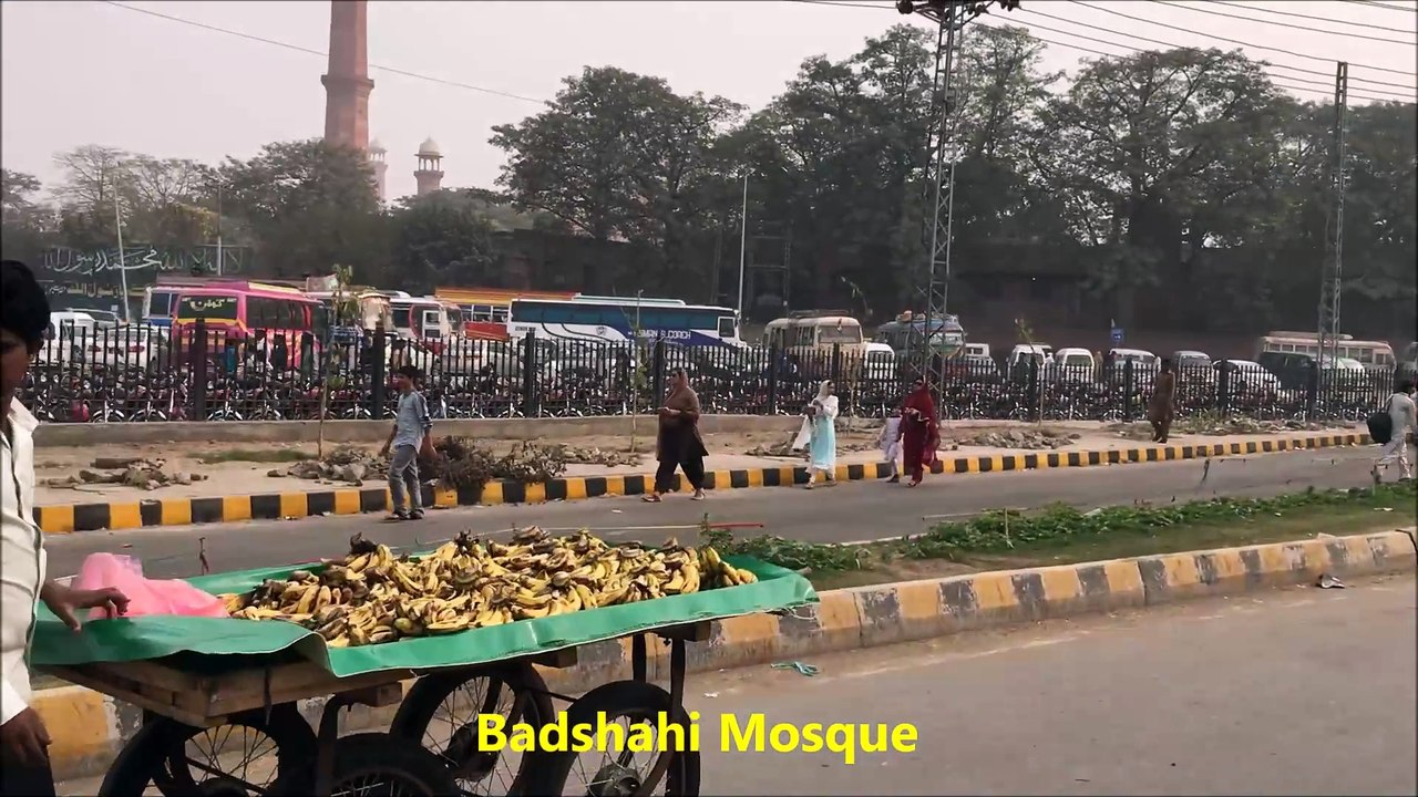 EXPLORING HISTORICAL CIRCULAR WALL OF LAHORE-06-11-2016