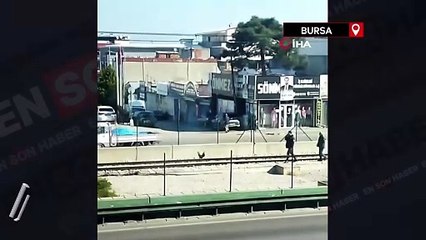 Bursa'da sahibinin elinden kaçan horoz metro raylarına çıktı