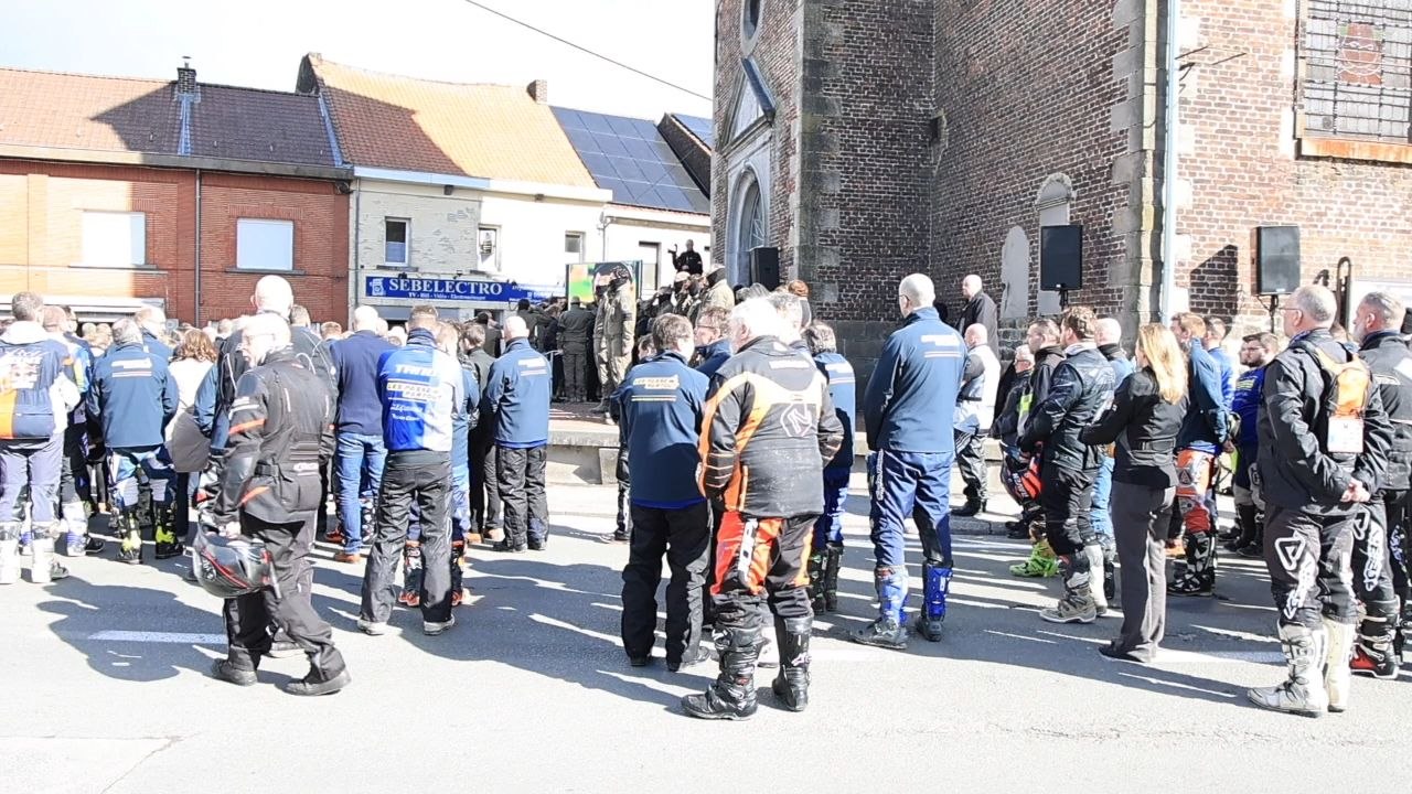 Fusillade à Lodelinsart : plusieurs milliers de personnes ont assisté aux obsèques de Jonathan Savel