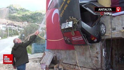 Alanya'da binanın duvarına vinçle astığı otomobiline 2 yıl ceza verdi