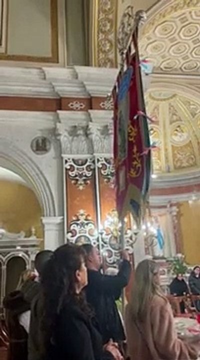 La benedizione della bandiera della Madonna dell'Arco dedicata a Sergio Menditto (10.03.24)