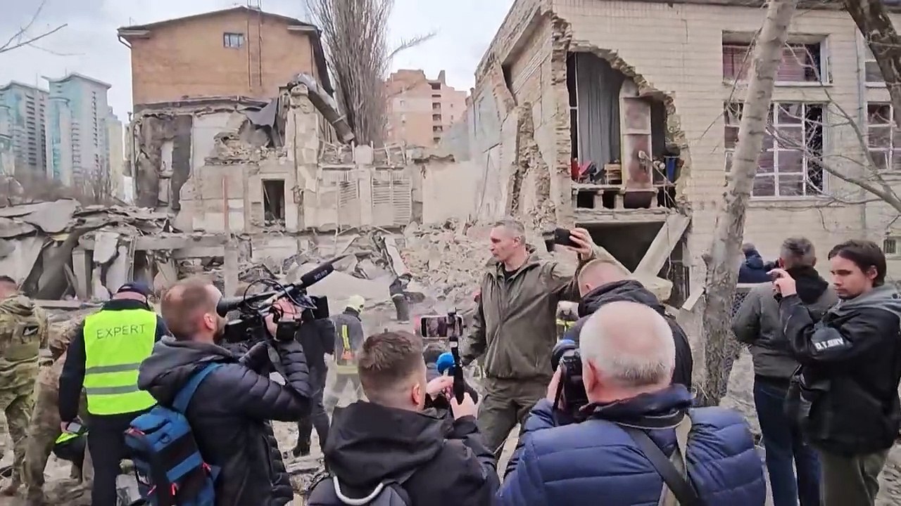 Russland überzieht Kiew mit Luftangriffen - zahlreiche Gebäude zerstört