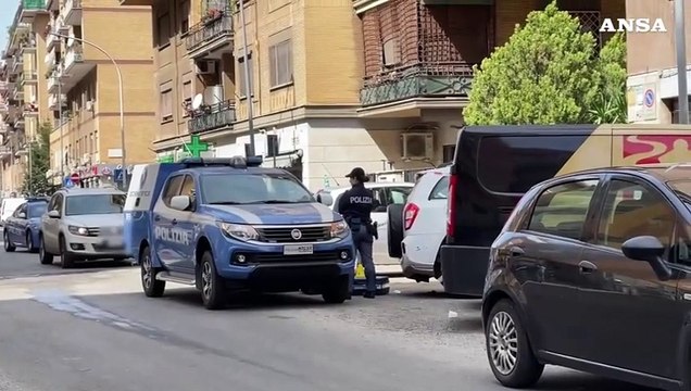 Spari in strada a Roma, gambizzato un uomo