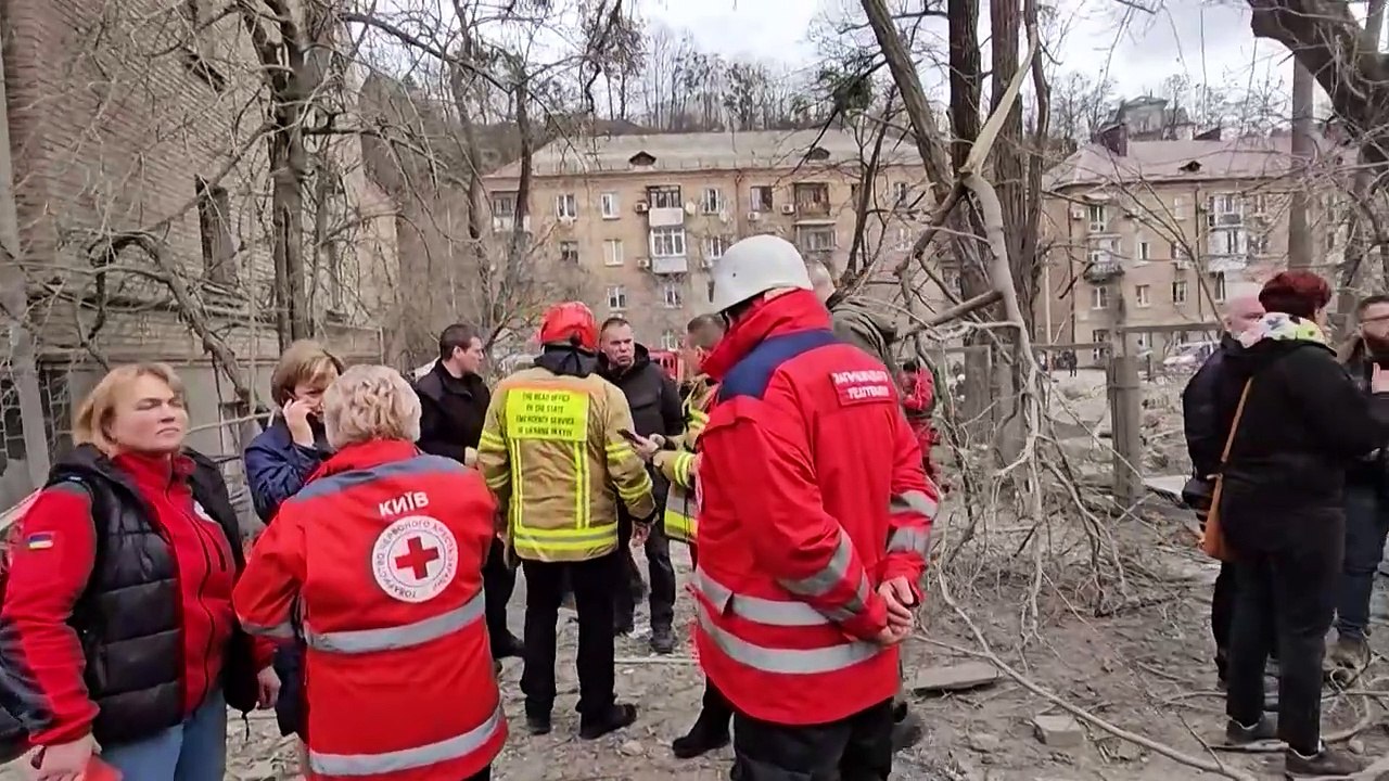 Nove feridos em bombardeio russo com mísseis contra Kiev
