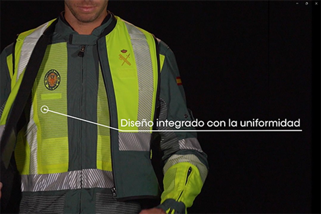 Chalecos con airbags para los motoristas de la Guardia Civil de Tráfico