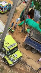 28-08-21 VIDEOS Obrero quedo atrapado en un alud de tierra en Villa Hermosa  (3)