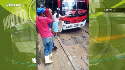 Va pa largo Conductores aseguran que no acabará el paro en Santo Domingo hasta no ver la maquinaria arreglando la vía