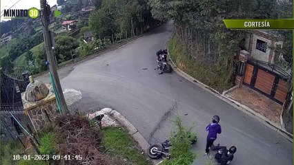 Tremendo ‘tiestazo’ entre dos motos en Rionegro