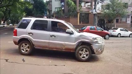 Gestante fica ferida em acidente entre S10 e Ecosport no Centro