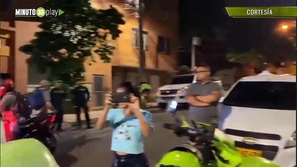 2 Trabajadores de una IPS protestan porque llevan