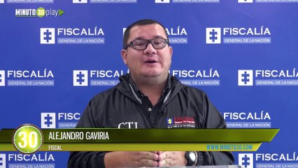 En Medellín un desgraciado golpeaba a un perrito para amedrentar a su pareja