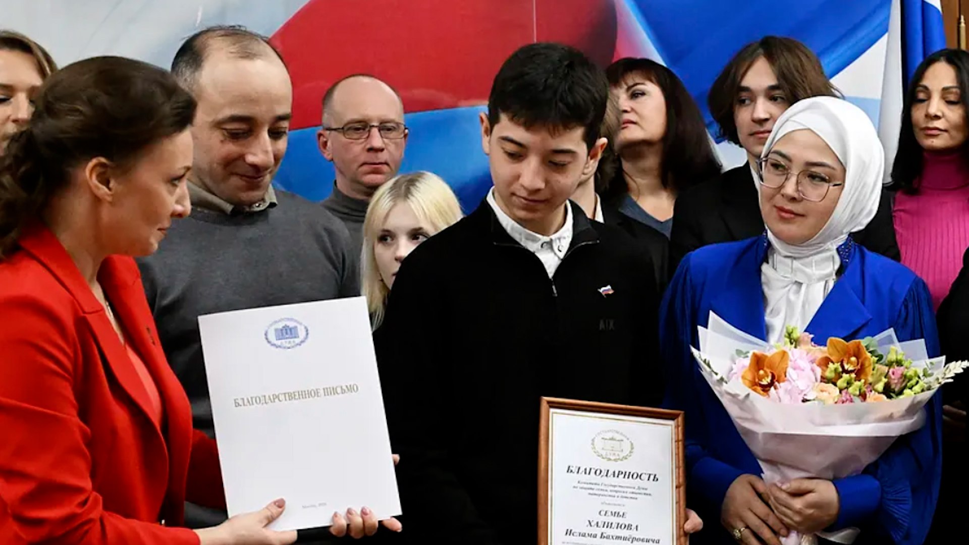 Rusia premia a unos adolescente que salvaron decenas de vidas en el atentado: "Se metan en un callejn sin salida"