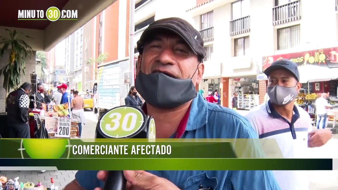 Vea como me dejaron dijo comerciante en la Oriental luego de que en las protestas de ayer le cayó una piedra