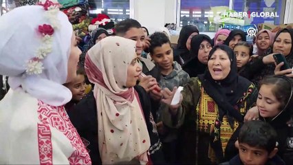 Filistinli çift bombardıman altında dünya evine girdi