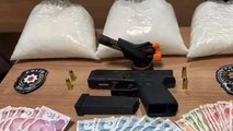 Polisten kaçan kadının çantasından 2 kilo 985 gram uyuşturucu çıktı