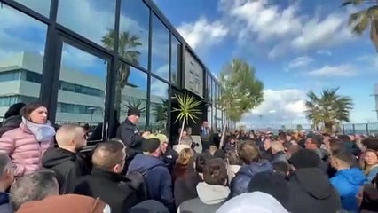 Centinaia di persone per l'asta degli oggetti smarrito all'aeroporto di Palermo