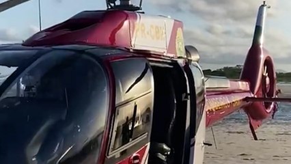 Homem é socorrido após cair de banco de areia em praia do Paraná