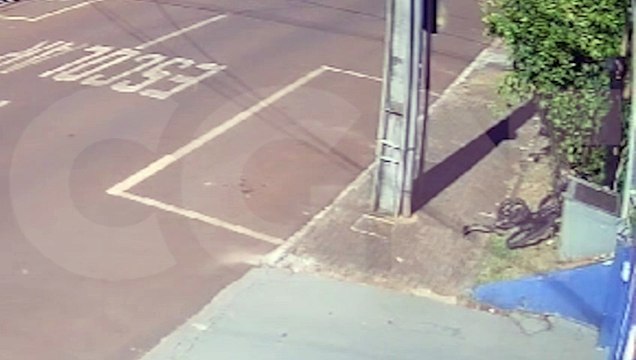 Mais um furto de fios é registrado em Cascavel; Vídeo mostra dificuldade de ladrão para carregar objetos furtados