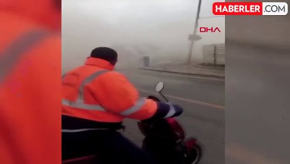 Tarsus'ta yıkımı yapılan bina çöktü, kepçe operatörü yaralandı