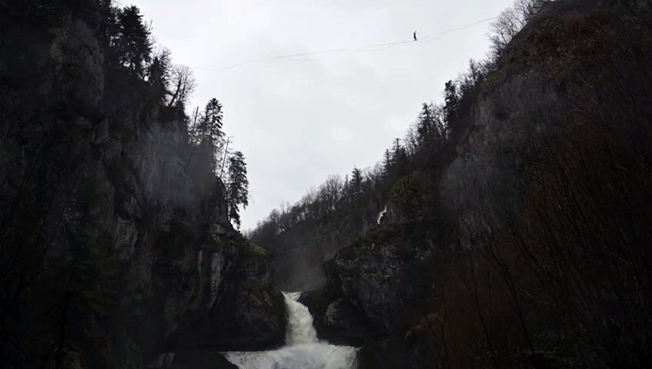Allan Cahorel, au-dessus de la cascade de la Billaude au Vaudioux - janvier 2024