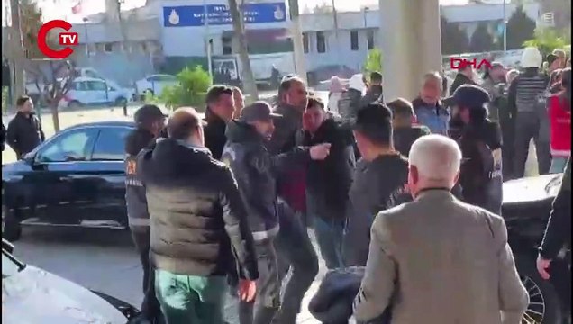 Son dakika... UKOME toplantısının ardından taksicilerden İBB binasına taşlı saldırı! 2 gözaltı