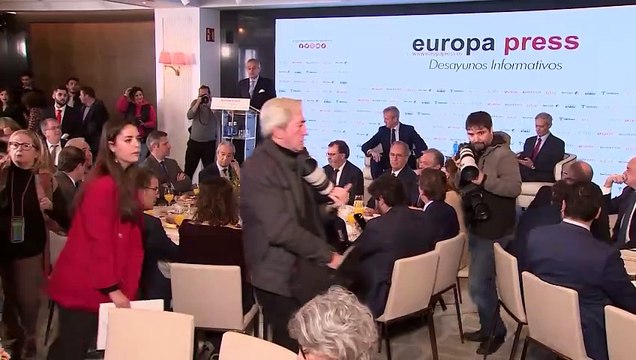 Rueda advierte que Sánchez se presenta camuflado a las elecciones gallegas