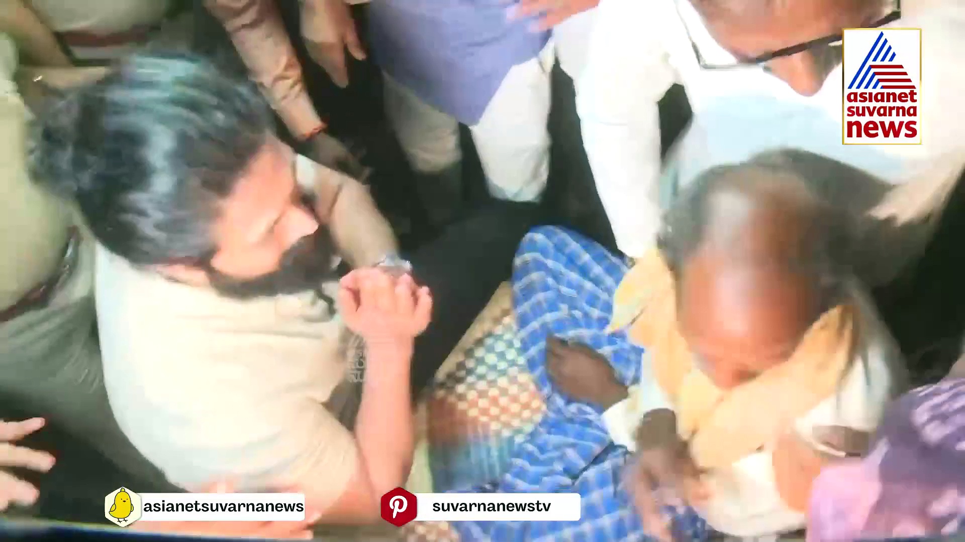 ಮೃತ ಯುವಕರ ಕುಟುಂಬಸ್ಥರಿಗೆ ಯಶ್‌ ಸಾಂತ್ವನ, ಕಣ್ಣೀರಿಟ್ಟ ರಾಕಿಂಗ್‌ ಸ್ಟಾರ್‌!