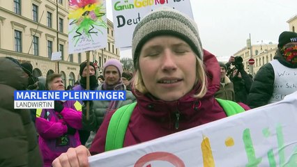 Bauern blockieren bundesweit Straßen und Städte