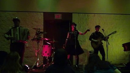 MegaCon 2012: Frenchy and the Punk (4) - Le Train