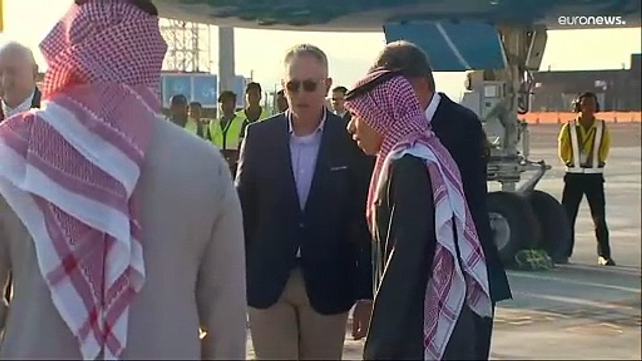 التقى مع بوريل فور وصوله.. بلينكن يحطّ في السعودية ضمن جولته في الشرق الأوسط