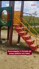 Escorregador é furtado de praça pública em Itajaí