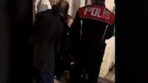 İstanbul'da camide slogan attı, 2 kişiyi bıçakladı