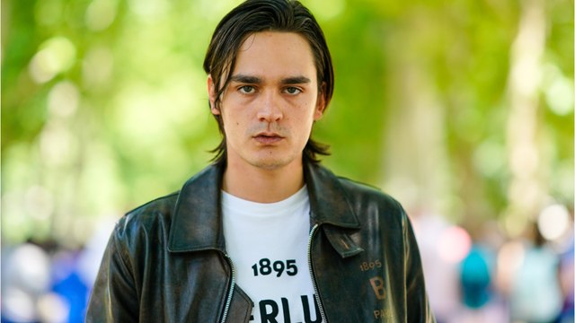 Voici - Alain-Fabien Delon diffuse des propos d'Anouchka Delon enregistrés à son insu lors d'un dîner familial (2)