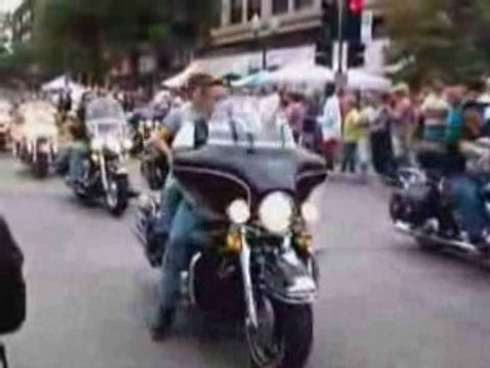HARLEY  DAVIDSON  PARADE