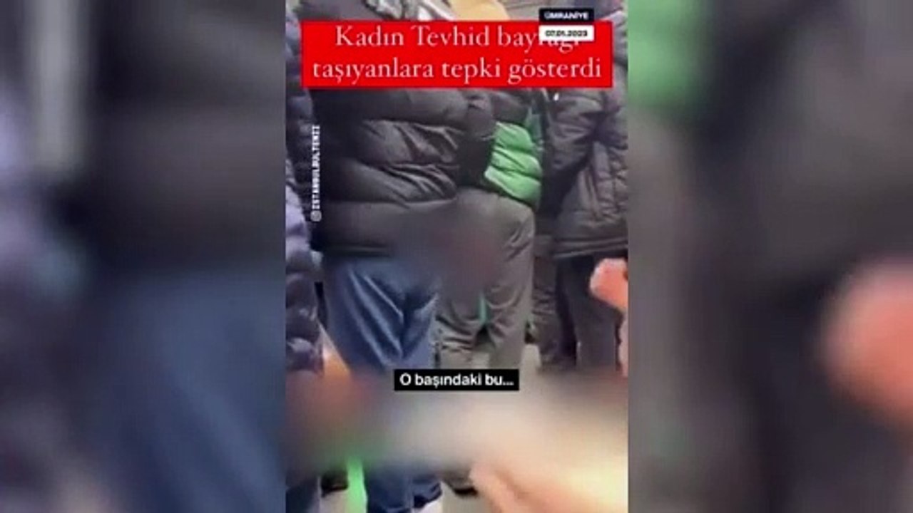 Metro'da hilafet bayrağı tartışması: Hiçbir Allah’ın kulu da karışamaz