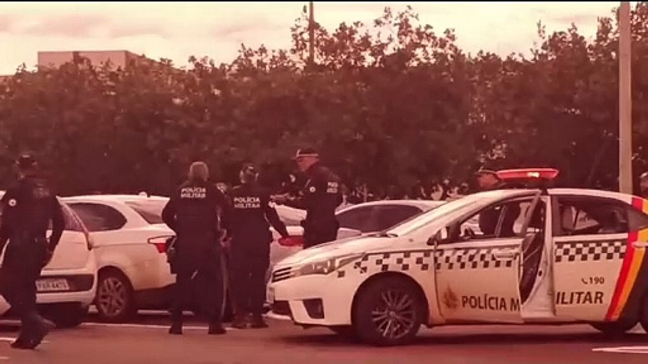 Policiais militares prendem mulher por ameaça de ato terrorista no STF