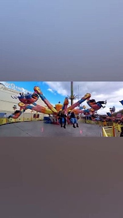 Foire des RAMEAUX   Foire de GRENOBLE 2023   #grenoble  #manege #france  #foire #animation  (46)