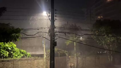 Temporal causa estragos em Itajaí