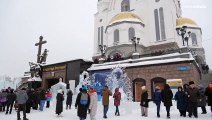 شاهد: مهرجان النحت على الجليد يجذب السياح إلى روسيا في عيد الميلاد