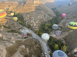 15 binden fazla turist Soğanlı Vadisi’ni gökyüzünden izledi