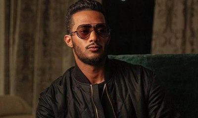 فتاة كويتية تقبّل محمد رمضان