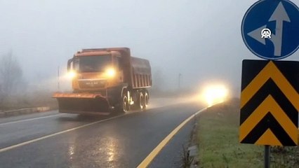 Bolu Dağı'nda sis ve sağanak etkili oldu