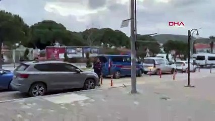 Arazi kavgasında komşusunu öldürüp, eşini yaraladı