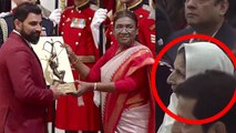 Mohammed Shami Arjuna Award Receive करते Mother Anjum Ara Reaction Viral, Fans हुए फ़िदा | Boldsky