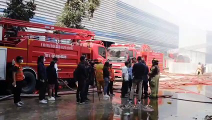 Huge fire razes paper factory in Pathum Thani