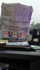 शराब के नशे में ट्रक को लहराकर चला रहा था चालक, एंबुलेंस को नही दी साइड