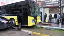 Ataşehir'de İETT otobüsü park halindeki beş araca çarptı
