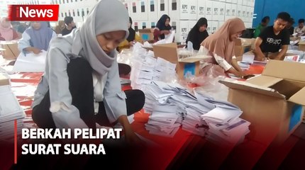 Jelang Pemilu, Banyak Ibu Rumah Tangga di Jombang Menjadi Pelipat Surat Suara